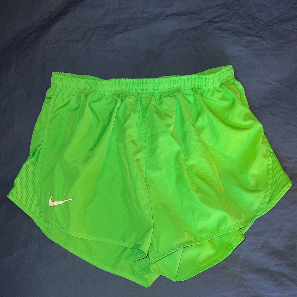 Nike shorts green size M